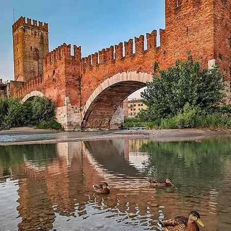 Catullo Loft Near Verona * Dossobuono